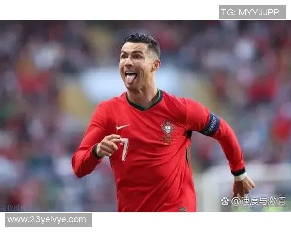 足球明星遭疯狂粉丝追逐视频曝光引发热议与讨论 足球明星遭疯狂粉丝追逐视频曝光引发热议与讨论