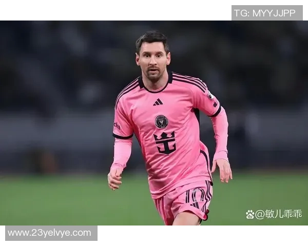 梅西的辉煌成就与足球明星的传奇故事交织的精彩瞬间