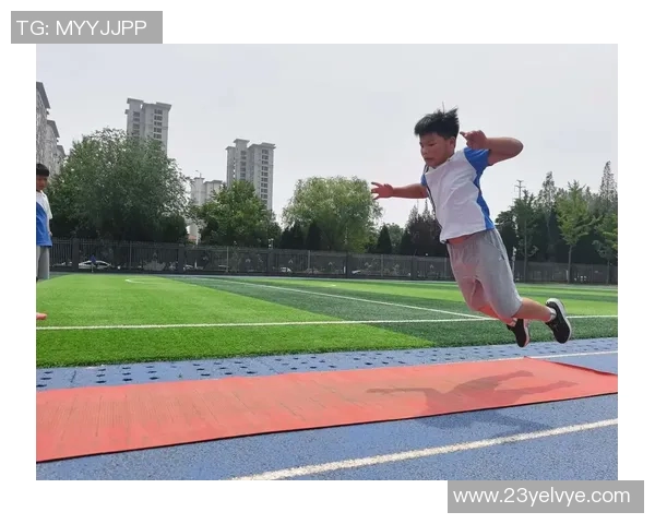 二年级体育课趣味观察与体验分享活动的精彩瞬间